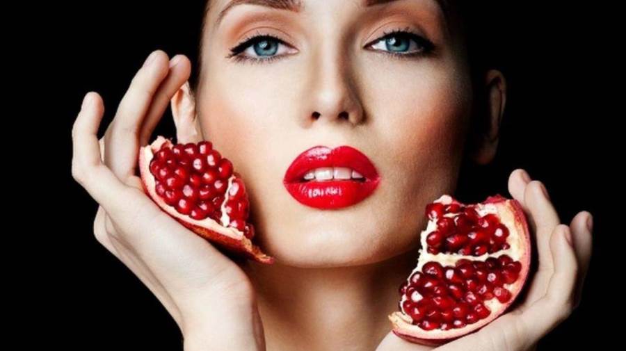 الرمان لبشرة مشرقه