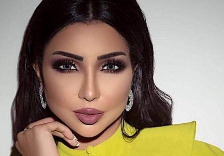 دنيا بطمة تخطف الأنظار من داخل حمام السباحة