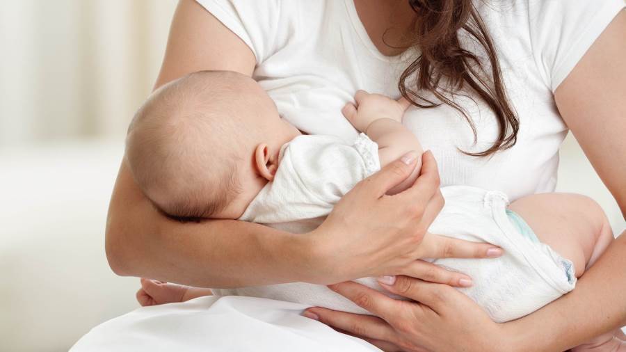 الرضاعة الطبيعية تحمى الأمهات من الخرف عند التقدم فى العمر