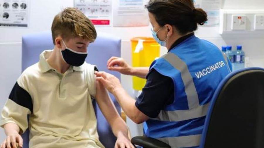 تطعيم طلاب المدارس