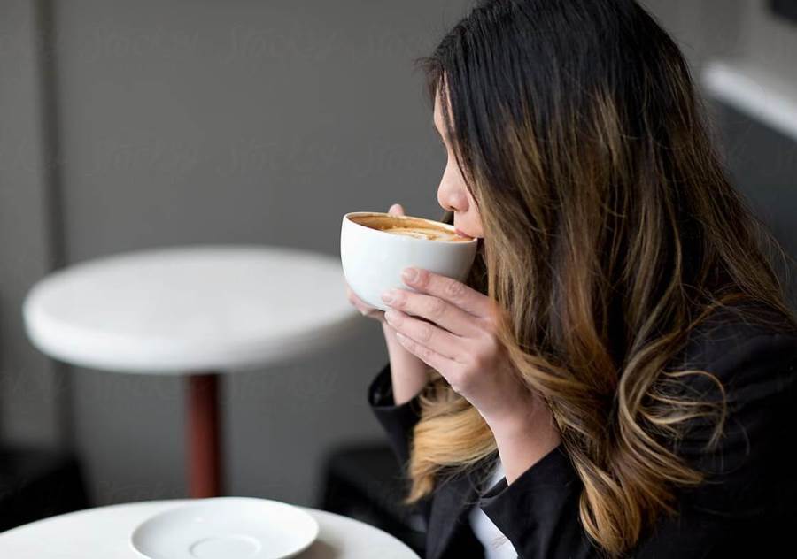 هل الإفراط في تناول القهوة يضر بالكلى؟