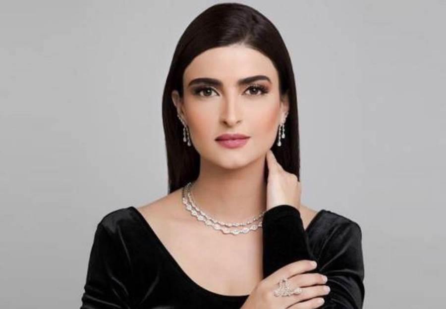 علا الفارس تتألق بالزي الباكستاني