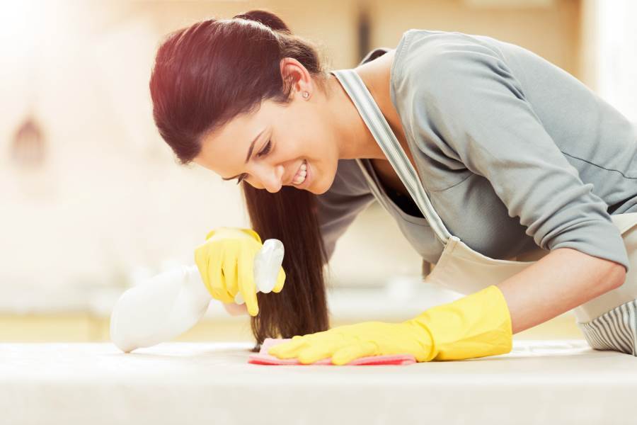 الطريقة الصحيحة للتنظيف بالمبيض أو الكلور في منزلك