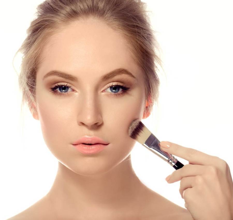 من الصيدلية .. أنواع من البرونزر الصحي ستغير حياتك الجمالية