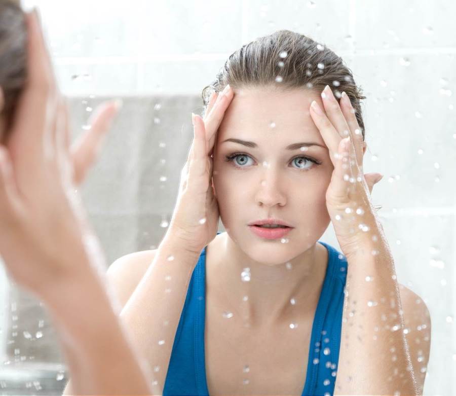 لا تفعلي هذه الأخطاء عند غسل وجهك