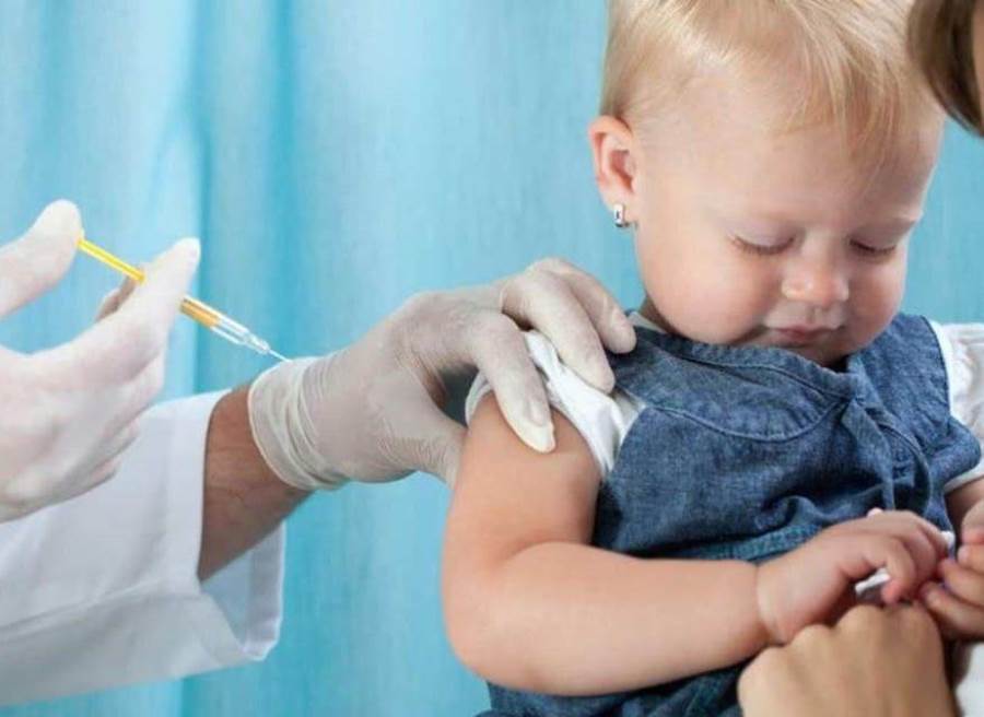سر عدم تطعيم الأطفال ضد كورونا .. أطباء يوضحون