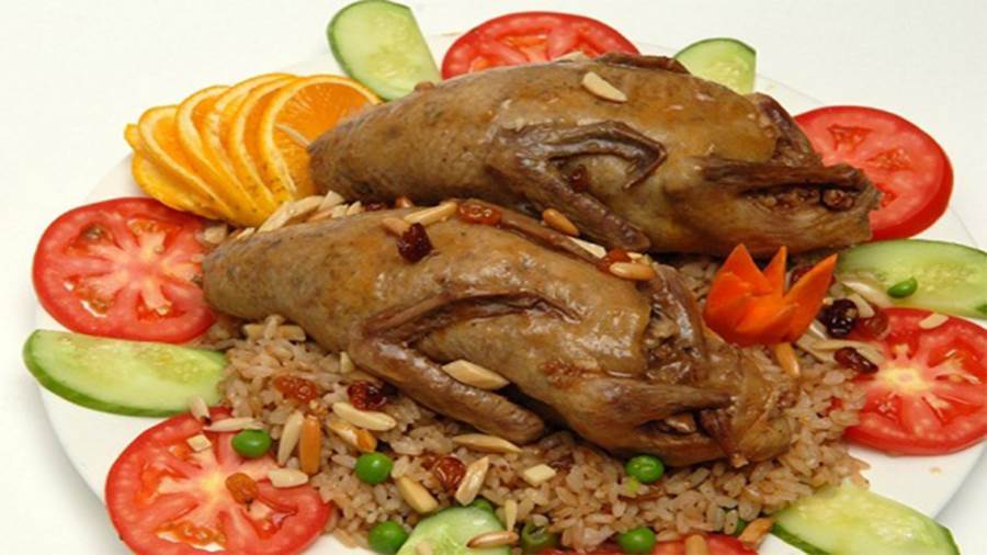 حمام محشي بالأرز والمكسرات