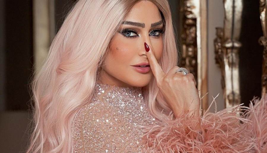 الأسود والذهبي يسيطران على أحدث إطلالة لغادة عبد الرازق