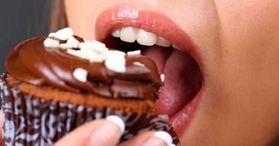 ماذا يحدث فى جسمك خلال 60 دقيقة من تناول السكر؟