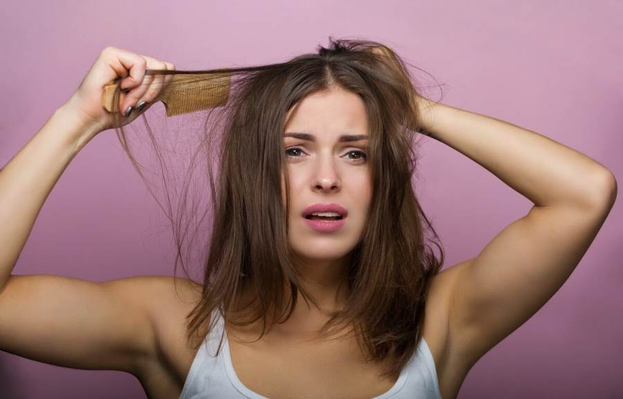 4 خطوات سهلة لفك تشابك الشعر المعقد