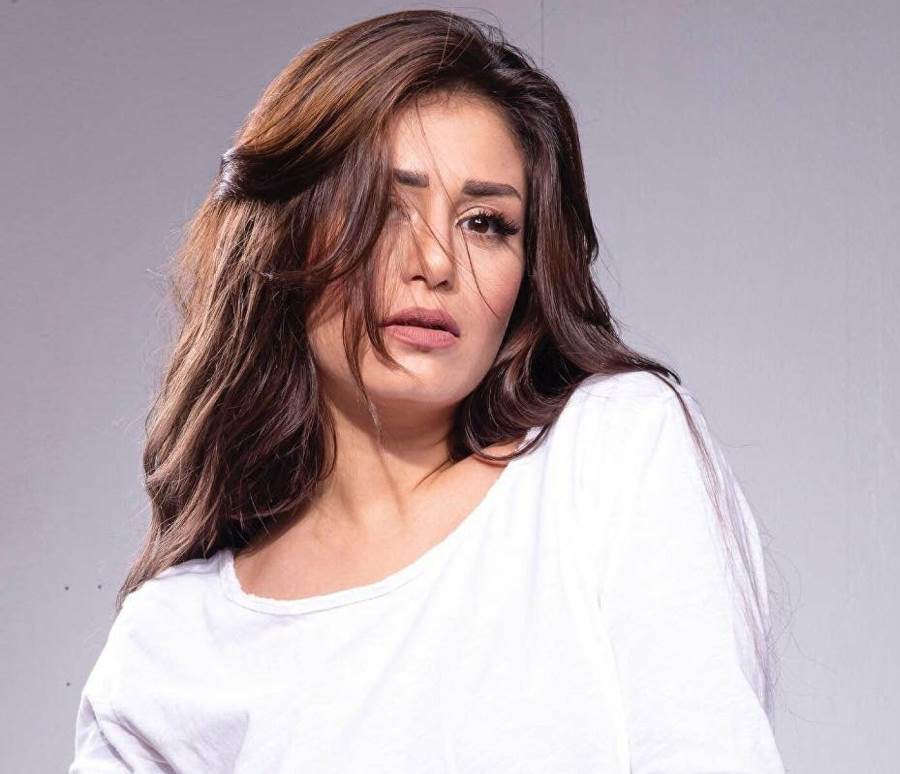 منة فضالي تخطف الأنظار بأحدث ظهور من لبنان