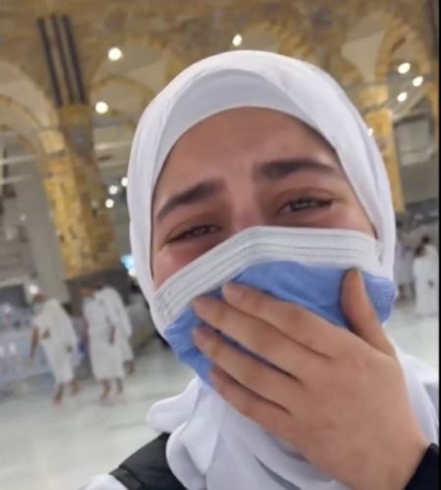 بالفيديو.. مايان السيد تؤدي مناسك العمرة 