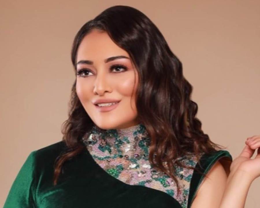 راندا البحيري تتألق بمكياج جذاب