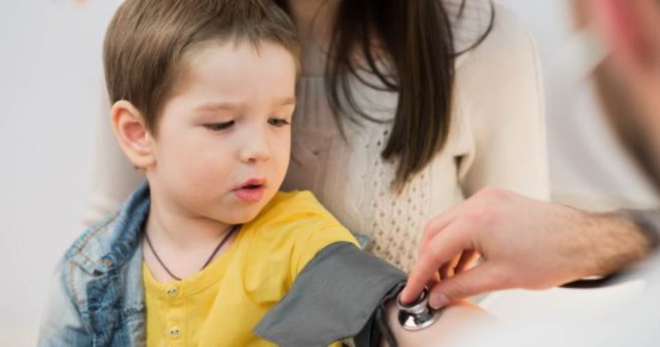 ما هي أسباب ارتفاع ضغط الدم عند الأطفال.. وأهم أعراضه