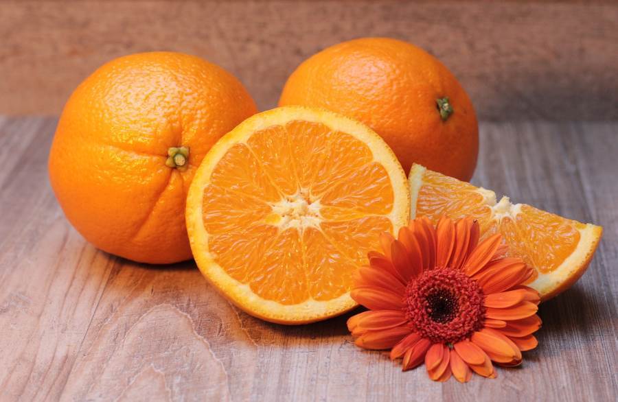 لماذا سُمي البرتقال برتقالًا؟ هل أتى الاسم أولًا أم اللون؟