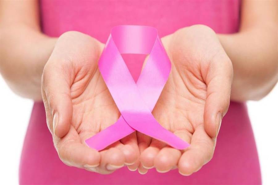 الأعراض المبكرة لسرطان الثدي.. لا تهمليها أبدًا 