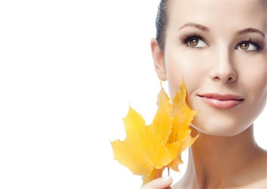 الروتين المثالي للعناية ببشرتك خلال فصل الخريف