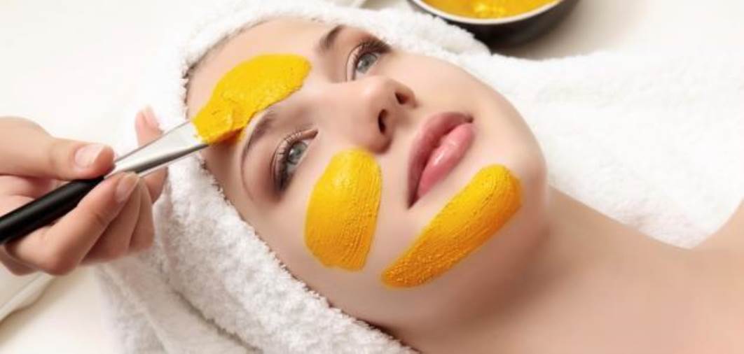 وصفة الحليب والكركم لتفتيح الجسم