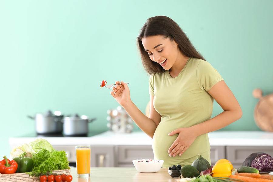 5 أطعمة تهم المرأة الحامل في الصيف