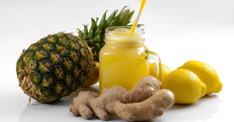 طريقة عمل عصير الليمون بالأناناس والزنجبيل.. مناسب للريجيم
