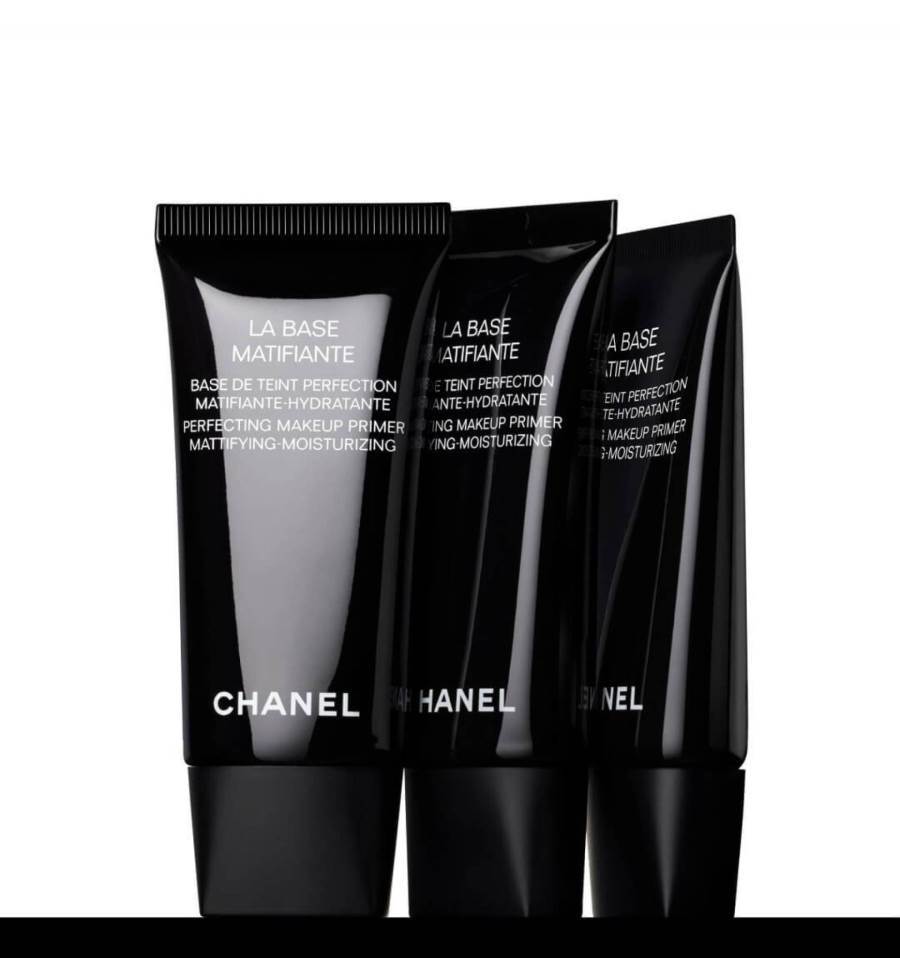 بشرة مخملية وموحّدة مع LA BASE MATIFIANTE من CHANEL