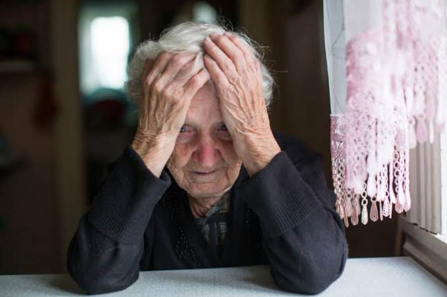العصبية الزائدة عند كبار السن.. كيف يُمكن التعامل معها؟