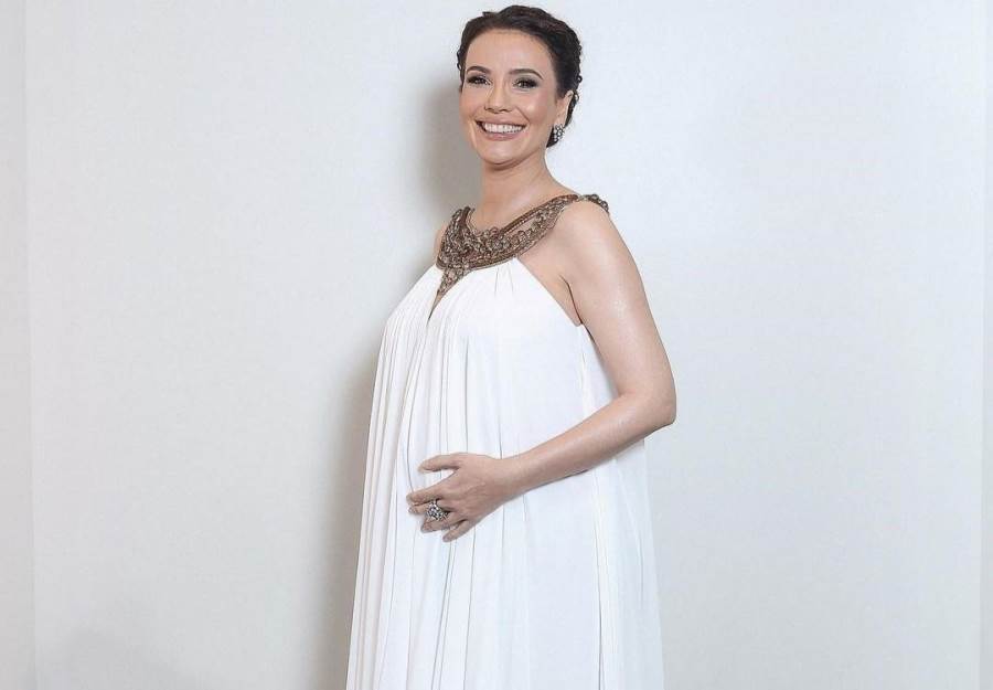 النجمة التركية سونغول أودان حامل بعد 22 سنة زواج