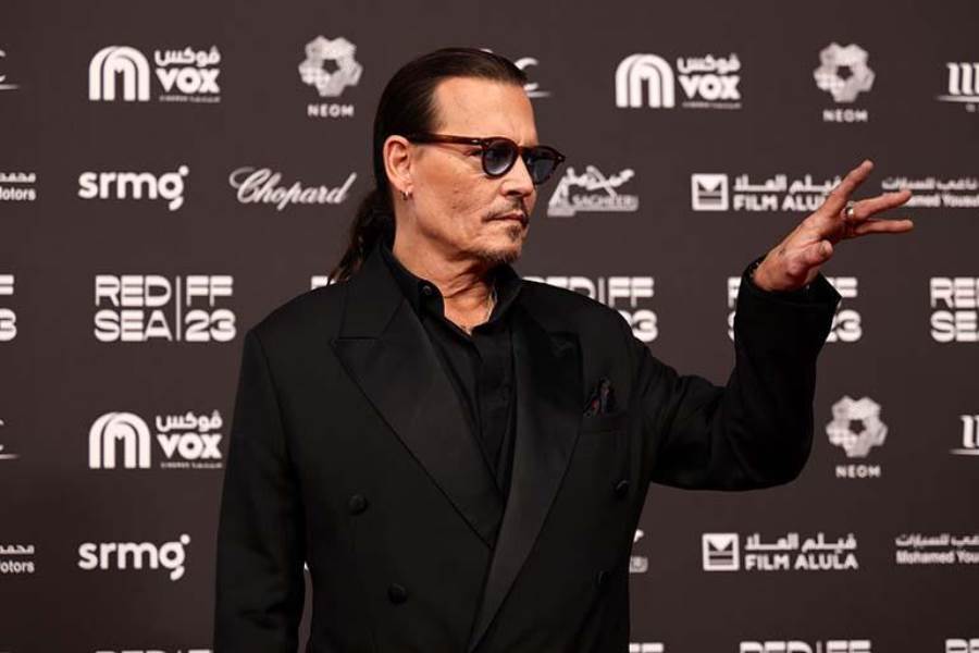 جوني ديب وويل سميث يخطفان الأنظار في حفل افتتاح "مهرجان البحر الأحمر"