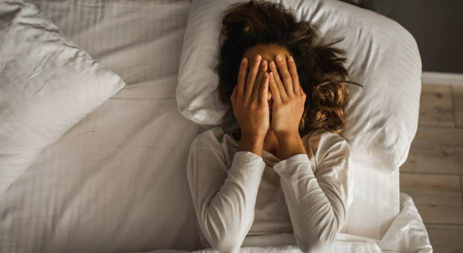 كيف يؤثر التوتر على نومك وصحتك؟