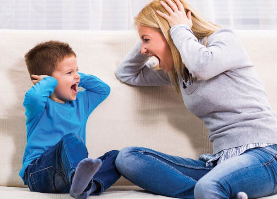 الصوت العالي في تربية الأطفال وآثاره النفسية والجسدية