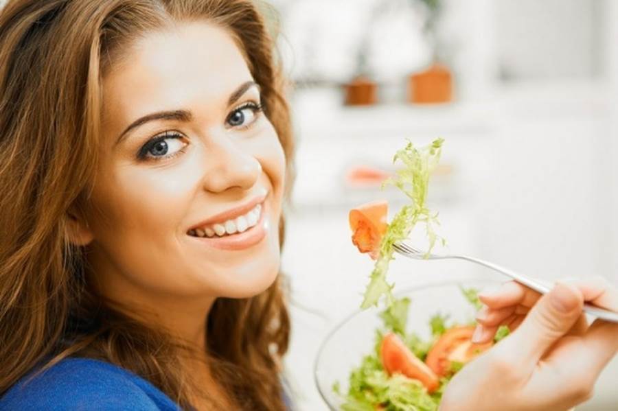 دراسة حديثة تحدد الأطعمة المسببة للسعادة