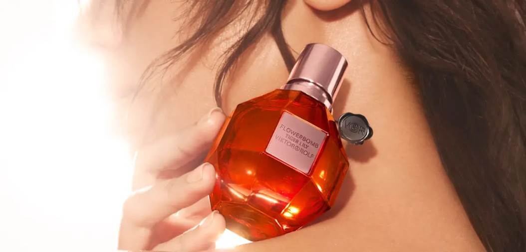 جديد من فيكتور آند رولف Viktor & Rolf.. عطر Flowerbomb Tiger Lily