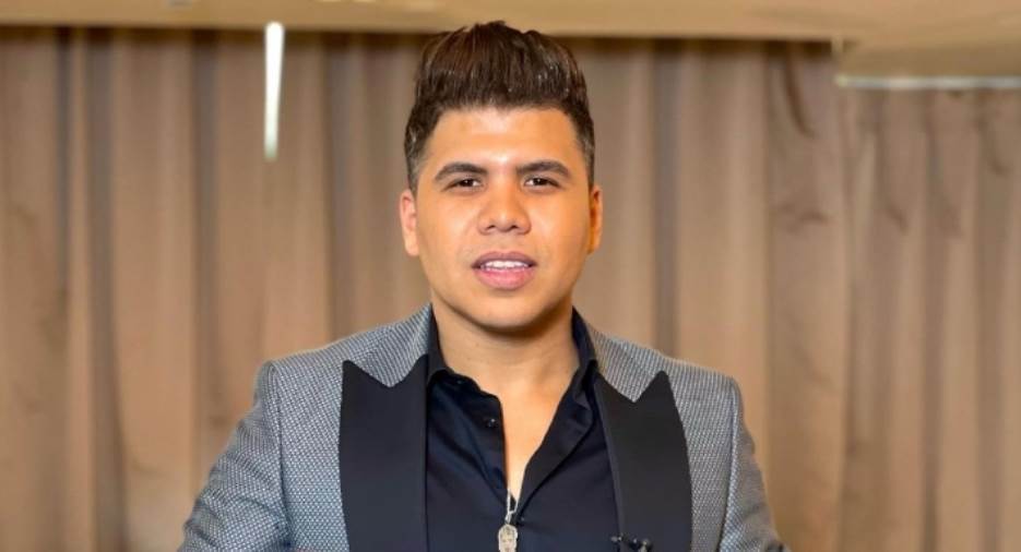 عمر كمال: والدتي ترفض آداء العمرة بأموالي
