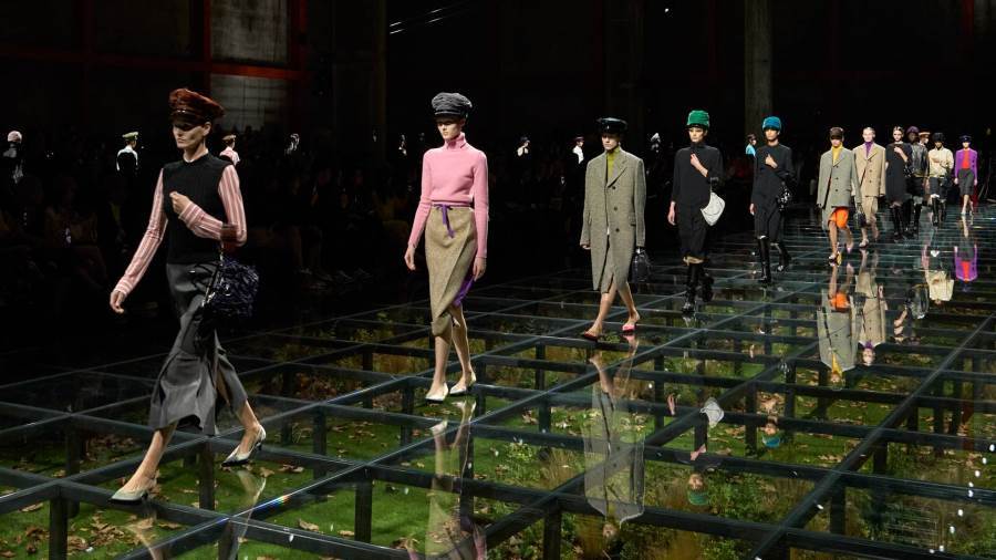 مجموعة Prada للملابس النسائية لخريف وشتاء 2024