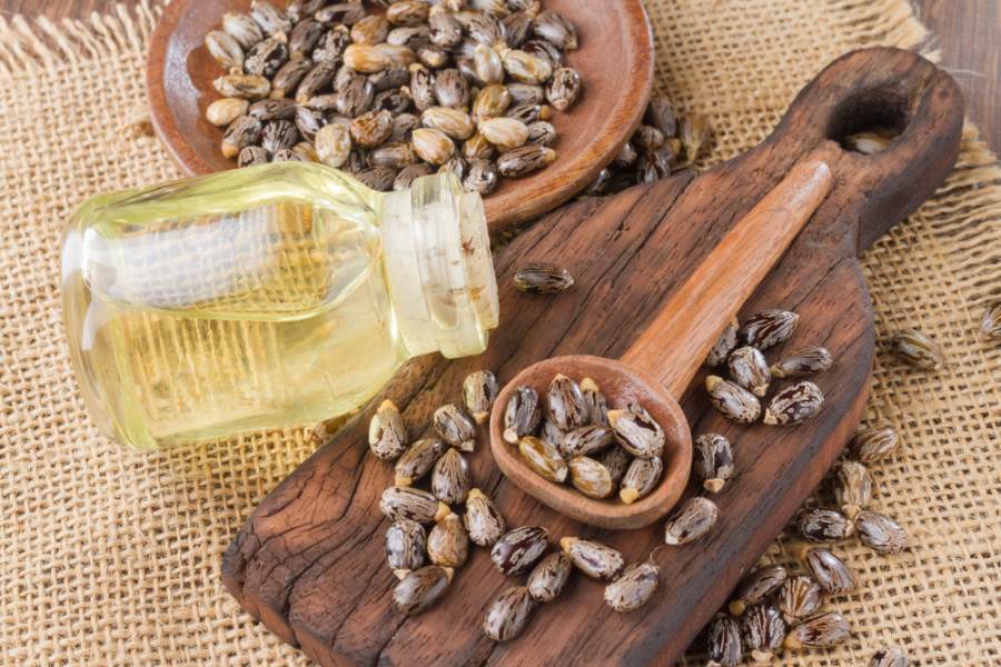 زيت الخروع.. بوتوكس الطبيعة للبشرة والشعر
