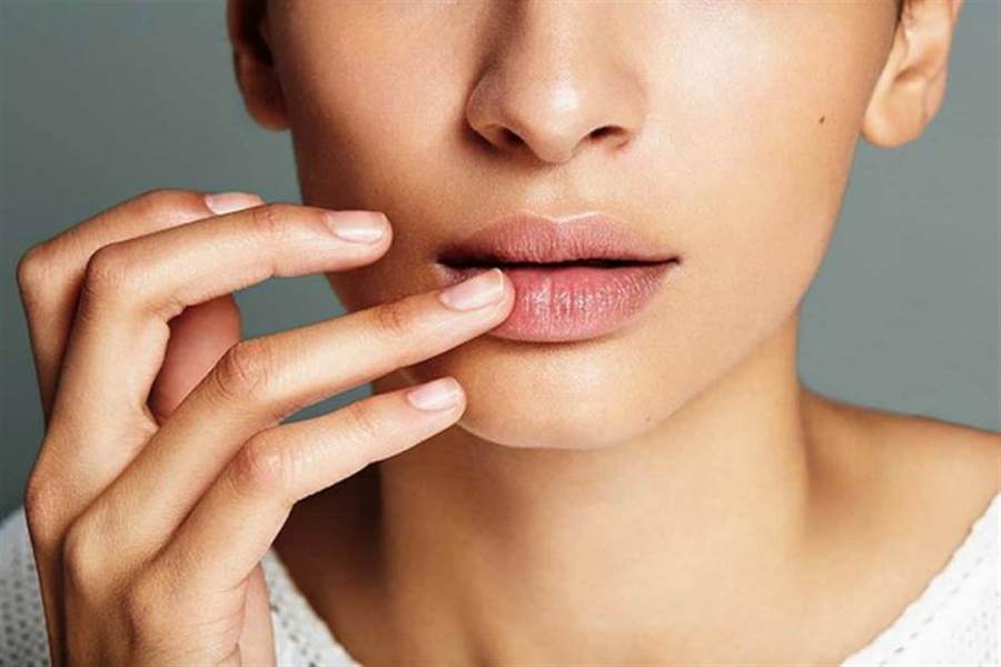 5 علامات تظهر على شفتيك تشير إلى مشاكل صحية