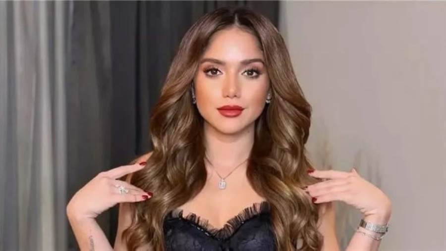 أول ظهور للفنانة رنا رئيس من داخل المستشفى