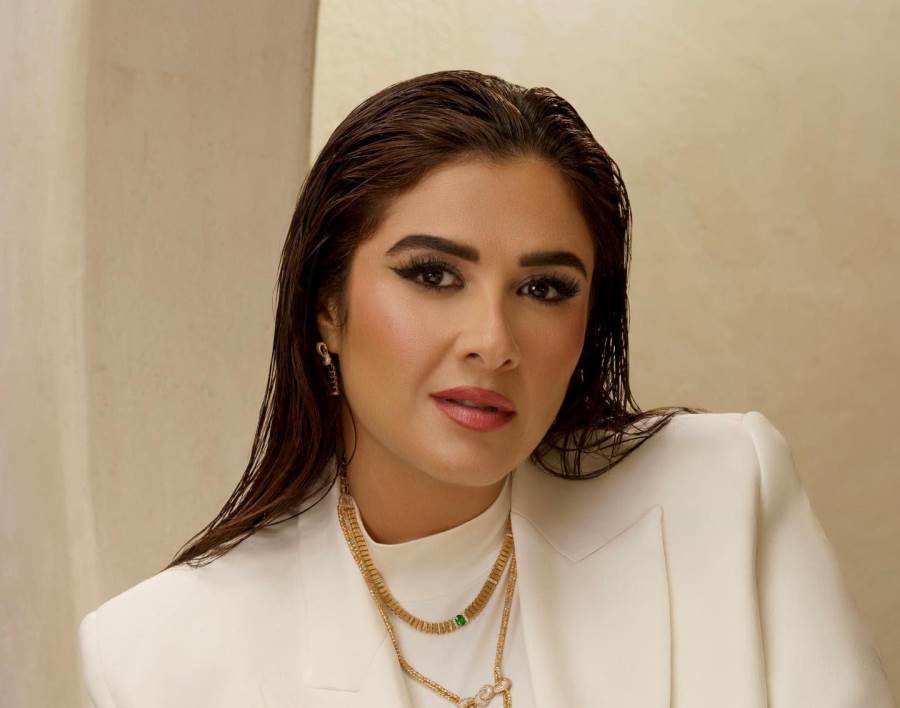  ياسمين عبد العزيز تشارك جمهورها لحظات مميزة أثناء أدائها مناسك العمرة