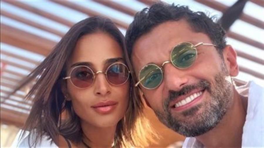 كريم محمود عبد العزيز يعلن انفصاله رسميا عن زوجته آن الرفاعي