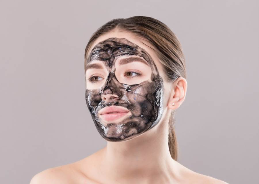 جربي ماسك الفحم والطين للتخلص من الرؤوس السوداء