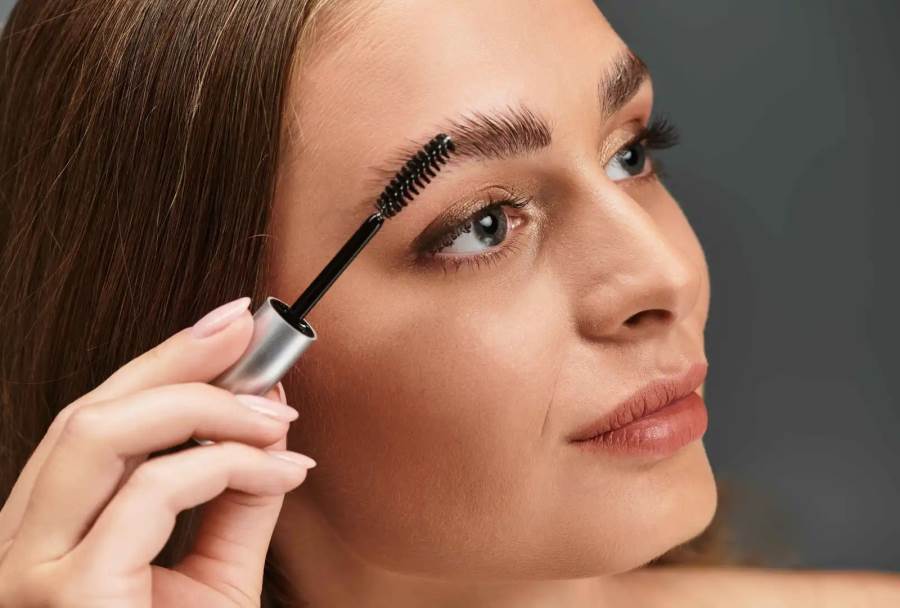 كل ما تحتاجين معرفته عن جلّ الحواجب.. فوائده وأضراره