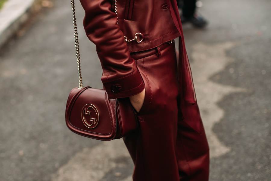 اللون العنابي يتصدر صيحات أزياء عام 2026