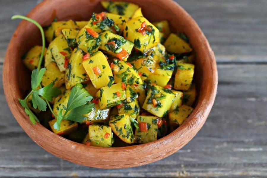 طريقة عمل سلطة البطاطس المقلية بالخل والثوم