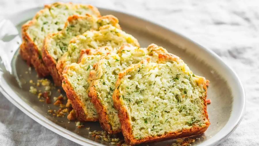 طريقة عمل خبز الكوسة الصحي بالأعشاب والجبن