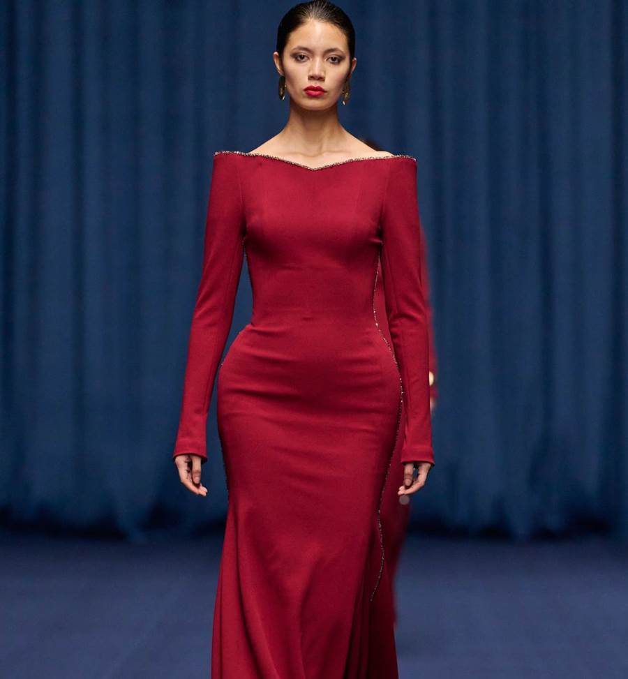 موديلات فساتين حمراء من عروض الأزياء ليوم الحب 2026