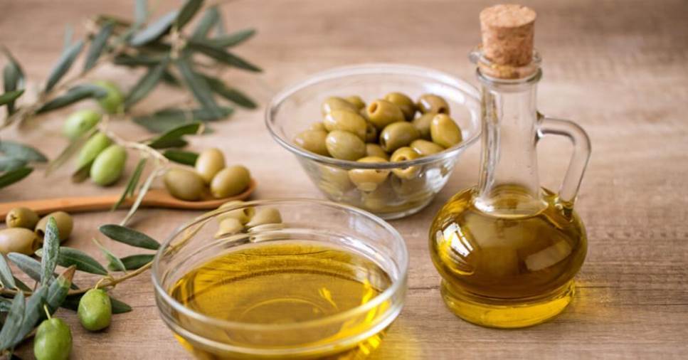 فوائد تناول ملعقة زيت زيتون على الريق يوميًا
