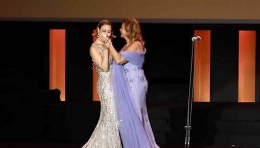 يسرا تدعم منة شلبي في أزمتها الصحية برسالة مؤثرة