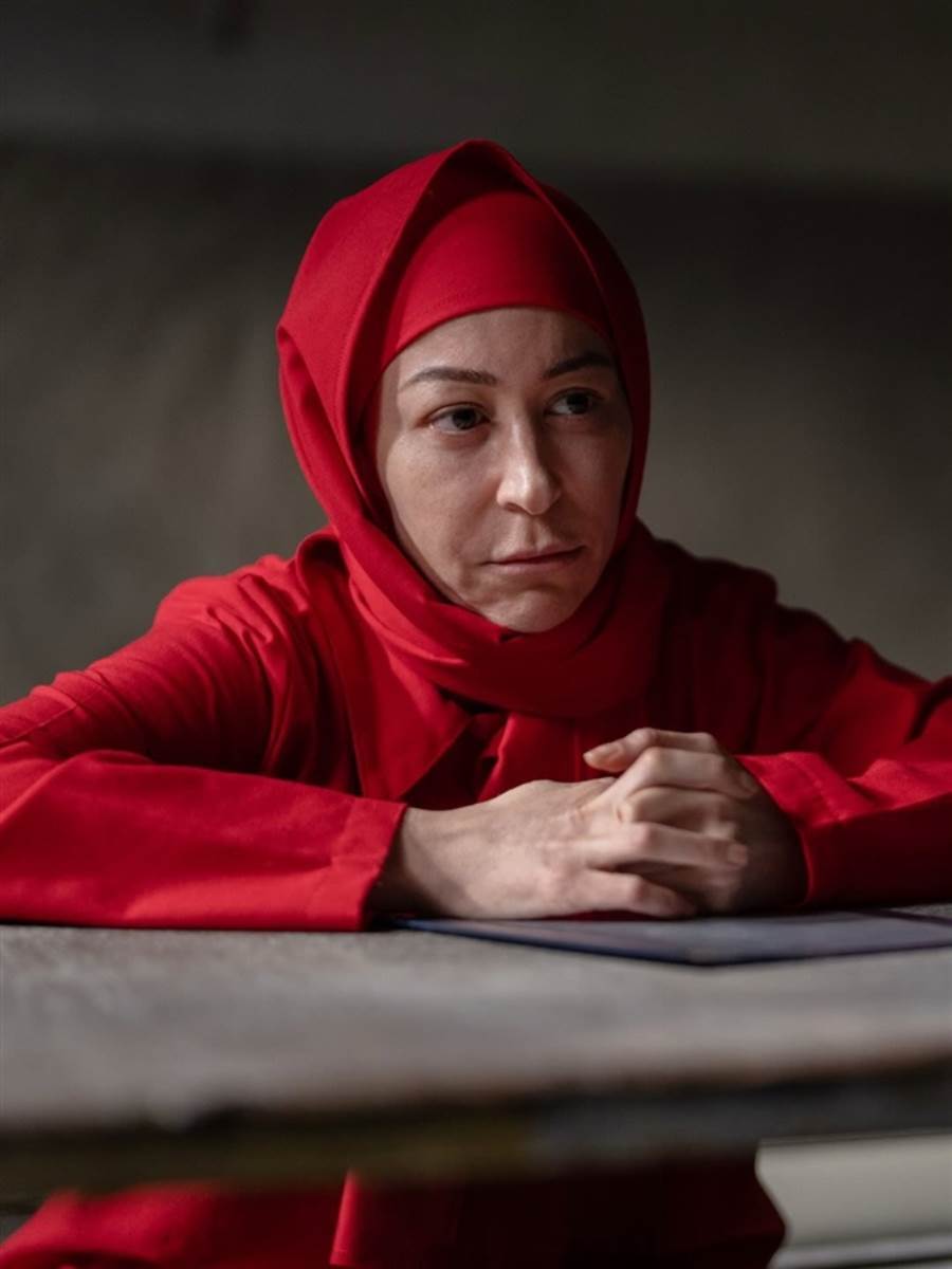  منة شلبي تعلن انتهاء تصوير "عنبر الموت" 