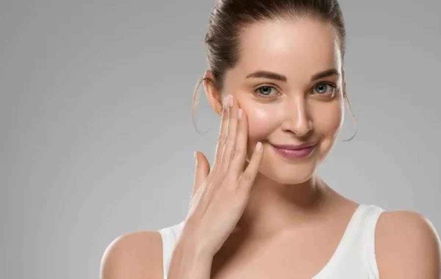 دليلك لأفضل الطرق لإزالة شعر الوجه