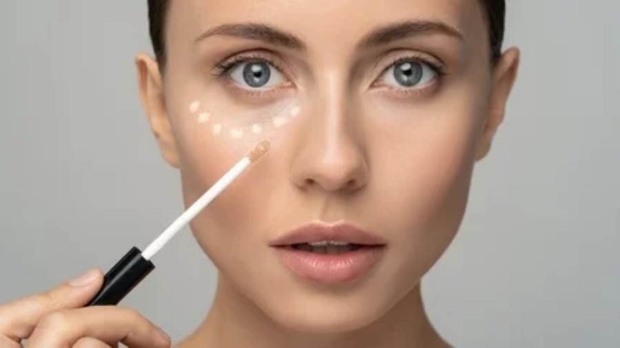 أخطاء شائعة عند تطبيق الكونسيلر.. اعرفيها وتجنبيها
